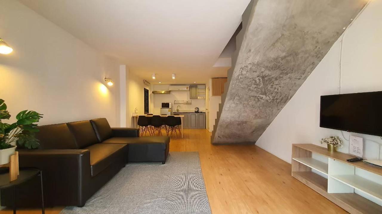Srianunt Boutique Hotel Бурирам Екстериор снимка