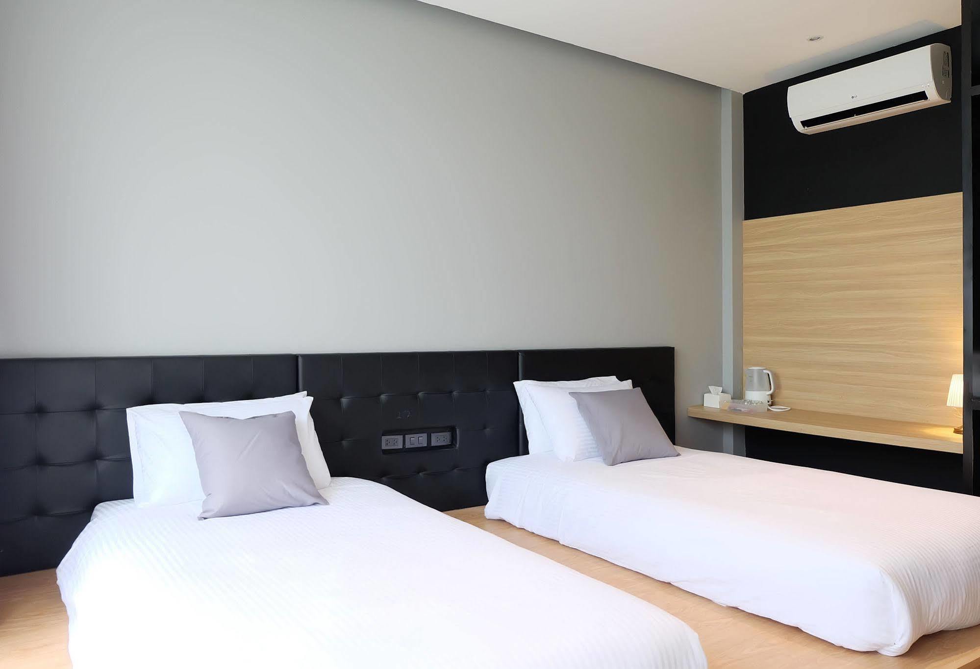 Srianunt Boutique Hotel Бурирам Екстериор снимка